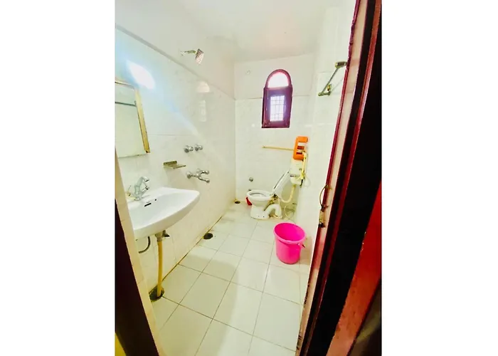 Spot On J C Guest House Lucknow