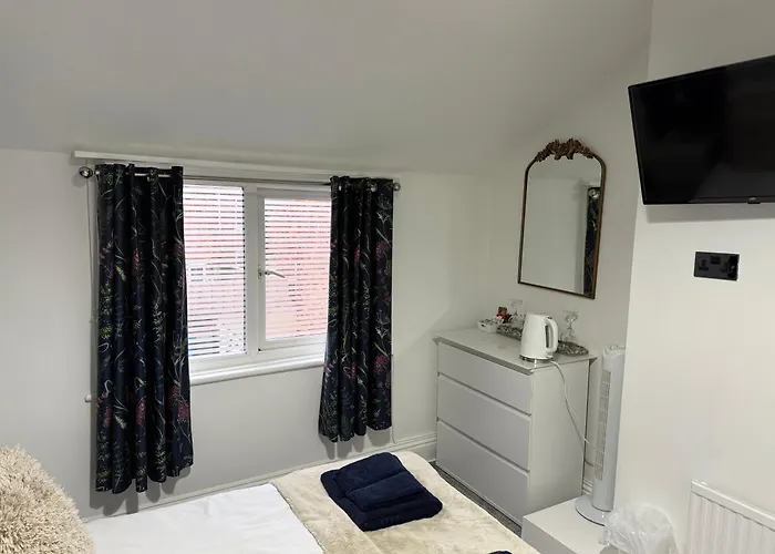 Rooms At 153 Room Only Scarborough