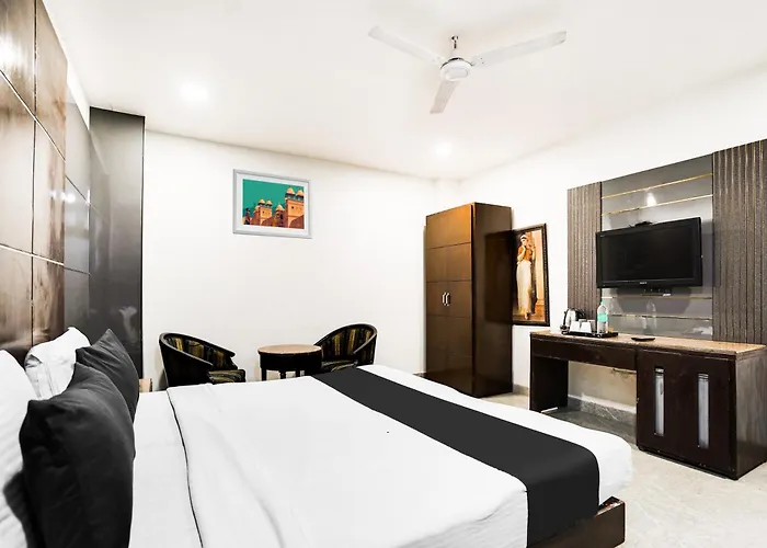 Hotel O Grand Peepal Delhi 