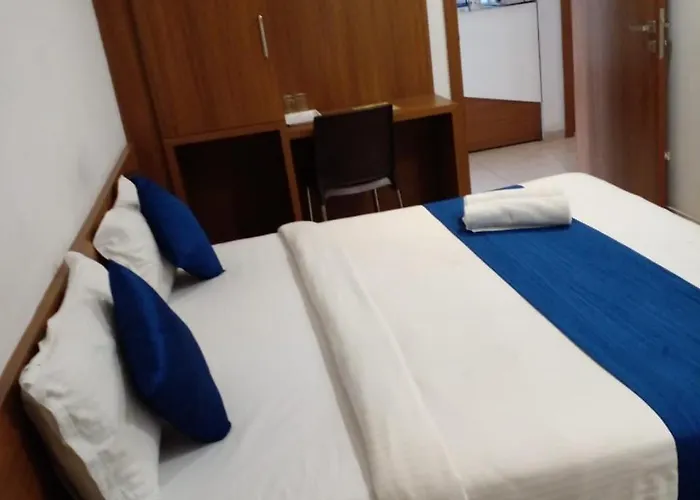 Hotel Venus Veraval