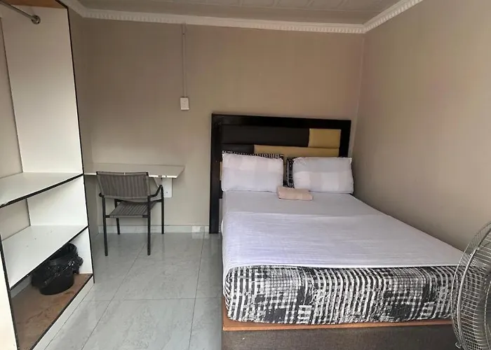 L-Pack Primrose Hotel Germiston