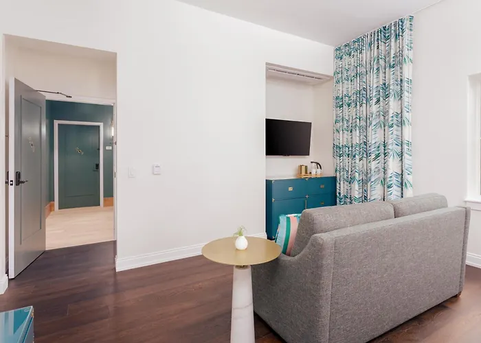 Lily Hall-A Boutique Hotel Pensacola