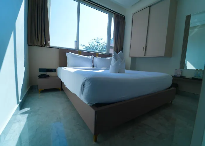 Yuvraj Le: Royale Hotel Mysore
