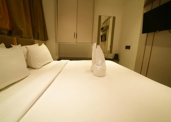 Yuvraj Le: Royale Hotel Mysore