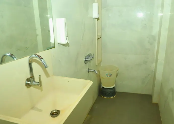 Hotel Shirdi Park Inn 80 Meters From Sai Samadhi Temple