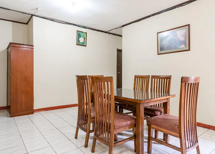 Reddoorz Near Pondok Indah Water Park Jakarta