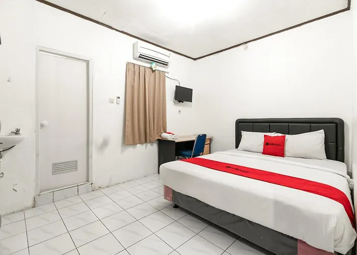 Reddoorz Near Pondok Indah Water Park Jakarta