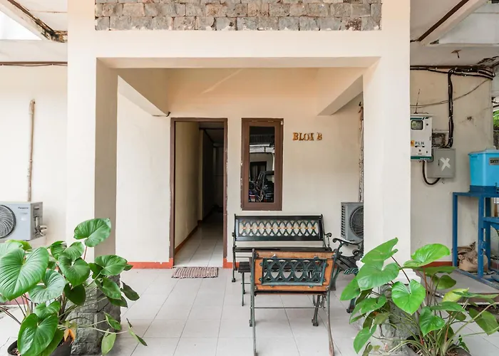 RedDoorz near Pondok Indah Water Park Jakarta