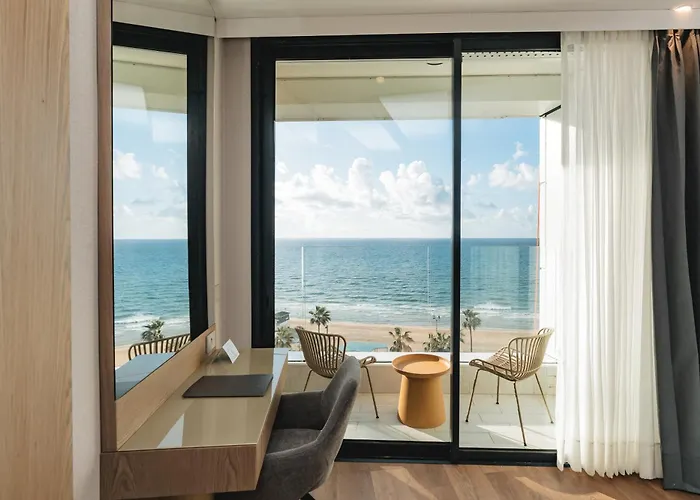 Almera Hotel Bat Yam