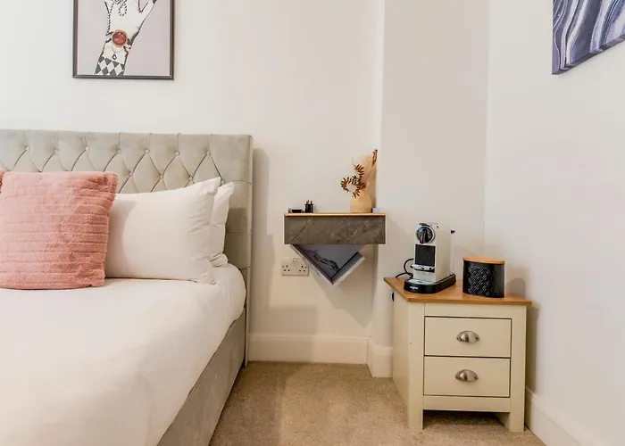 Luxe London Retreat By Aureva Residences