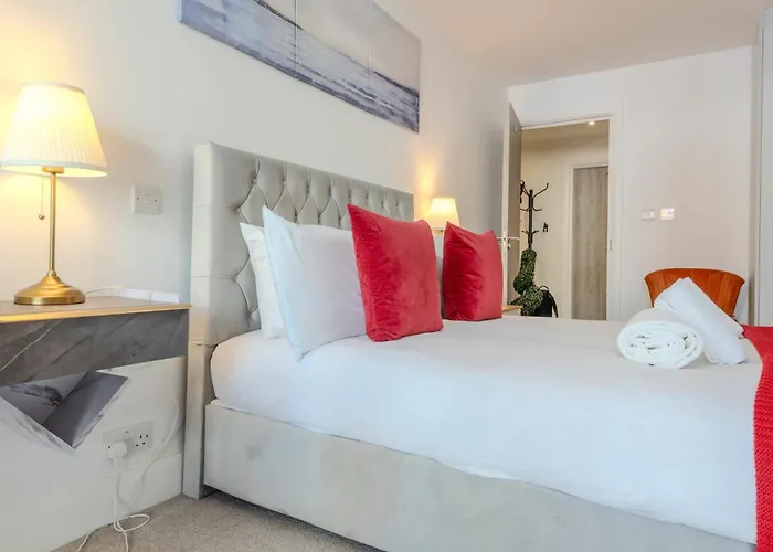 Luxe London Retreat By Aureva Residences