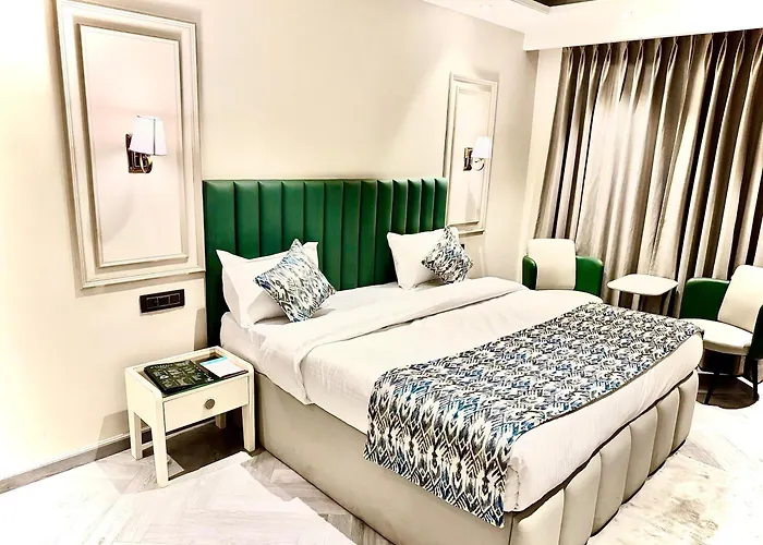 Majestic Mountain View Hotel Nainital