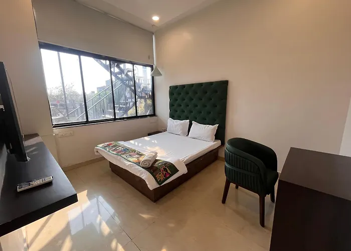Hotel Golden Leaf Nagpur