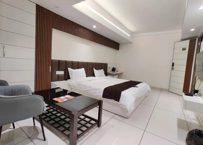 Hotel M K Pathankot
