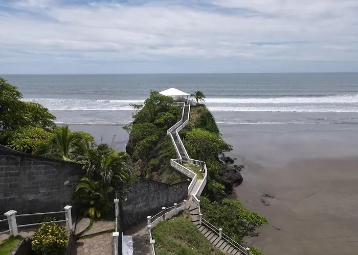 Hotel Rancho Infinito El Cuco