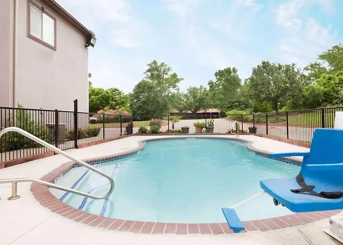 Hotel Piney Woods Huntsville