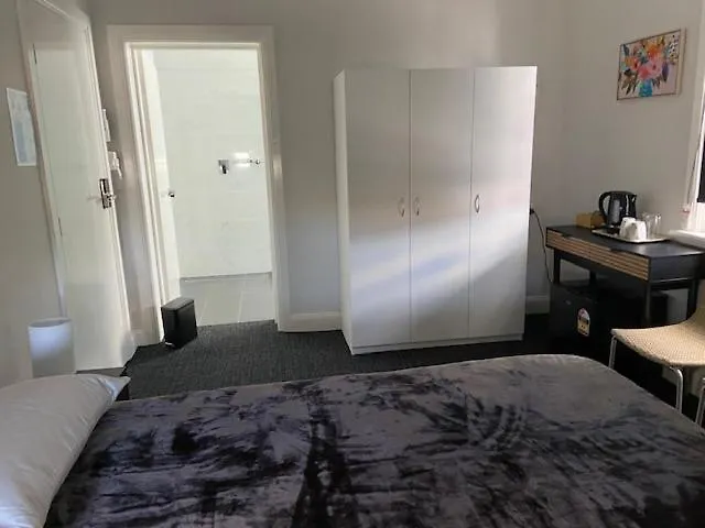 Commercial Hotel Parkes