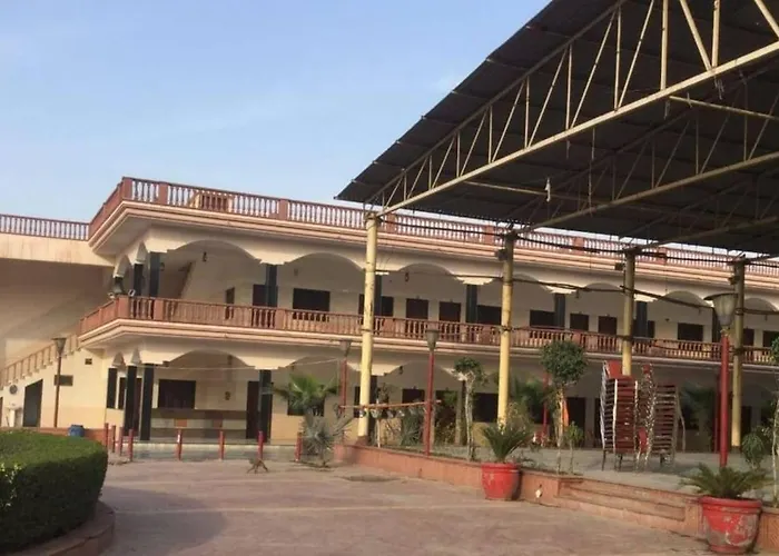 Mukund Vinod Garden Hotel Mathura