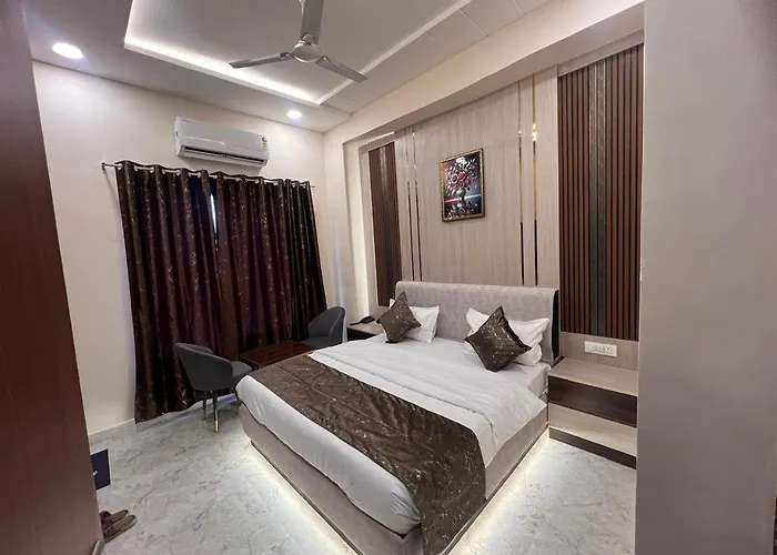 Hotel Highway Retreat Gajraula
