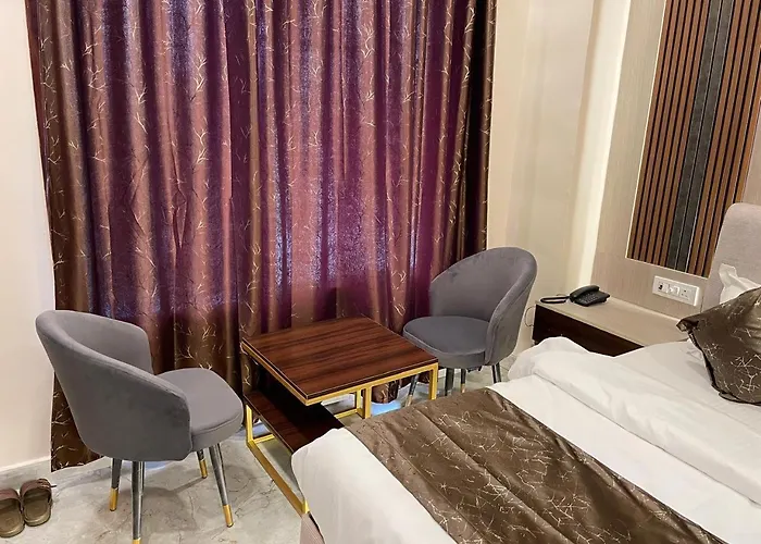 Hotel Highway Retreat Gajraula