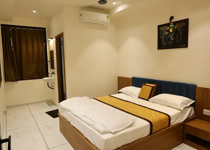 Rajwadi Hotel Inn Valsad