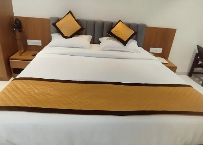 Rajwadi Hotel Inn Valsad
