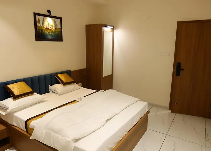 Rajwadi Hotel Inn Valsad