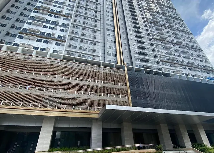 Glam Residences - Besides To Gma & Mrt Kamuning Manila
