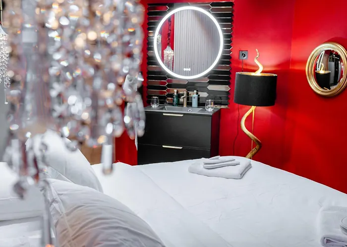 Suite Jacuzzi&Sauna privatifs - Paris - Or Norme By Le Douze