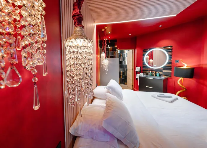 Suite Jacuzzi&Sauna privatifs - Paris - Or Norme By Le Douze