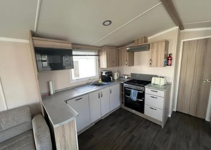 Modern 3-Bedroom Caravan Near Beach At Ty Mawr Holiday Park Abergele