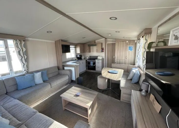 Modern 3-Bedroom Caravan Near Beach At Ty Mawr Holiday Park Abergele