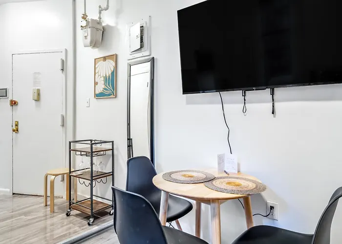 Private One Bedroom Apartment In Times Square & Central Park New York