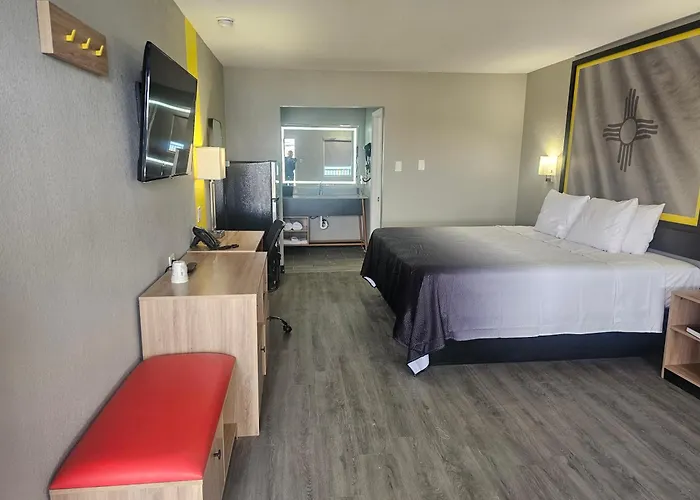 Super 8 By Wyndham Hobbs Hotel