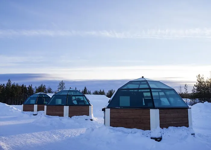 Arctic Snowhotel & Glass Igloos Sinettä