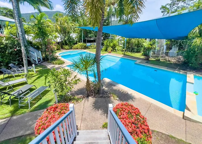 Island Glow Airlie Beach