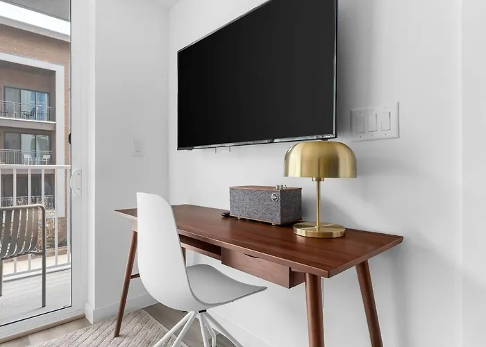 Lodgeur Denton - Next To Rayzor Ranch, Hospitals, Close To Unt