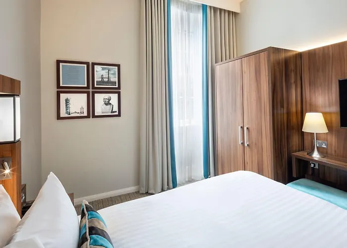 Courtyard By Marriott Edinburgh Otel