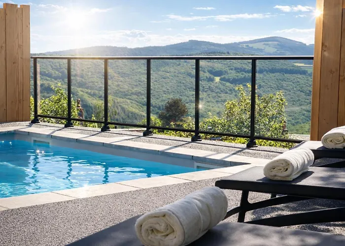 Logis Hôtel-Restaurant Au Vieux Morvan, au cœur de la Bourgogne, Piscine&Spa, Hôtel Climatisé Château-Chinon