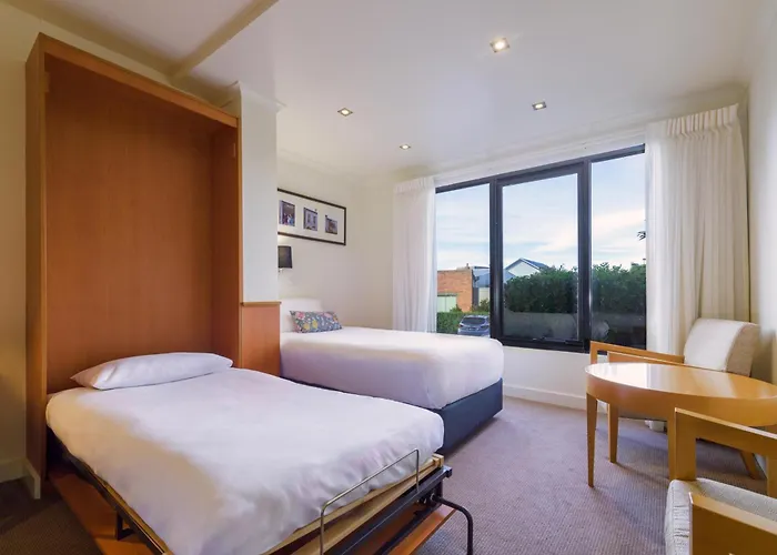Nightelier Devonport Gateway Hotel