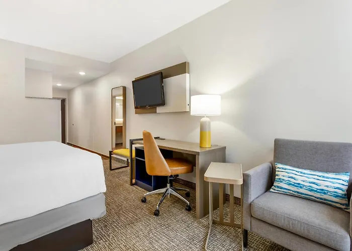 Comfort Suites East Brunswick - South River