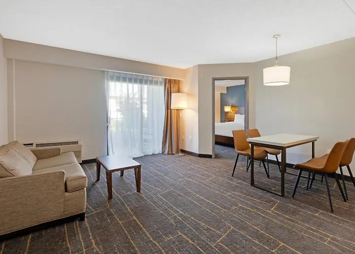 The Lux Hotel & Conference Center, An Ascend Collection Hotel Waterloo