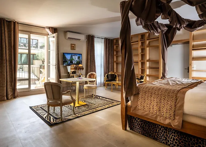 Le Clos Violette et Le 11 D'Aglaé - Hôtel de Charme Design de Luxe LʼIsle-sur-la-Sorgue