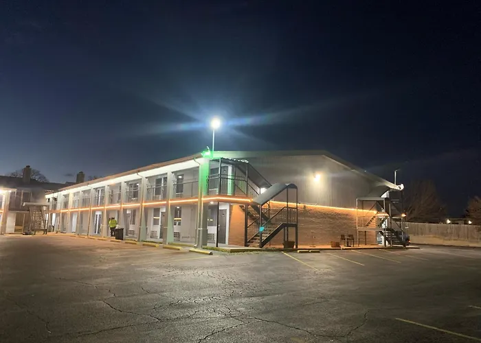 R Nite Star Hotel At Arlington Entertainment District