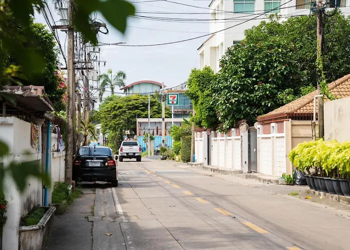 Cinnamon Hotel กรุงเทพมหานคร