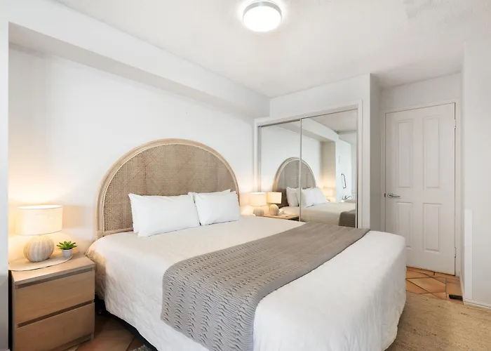 La Promenade Absolute Waterfront Apartments Caloundra
