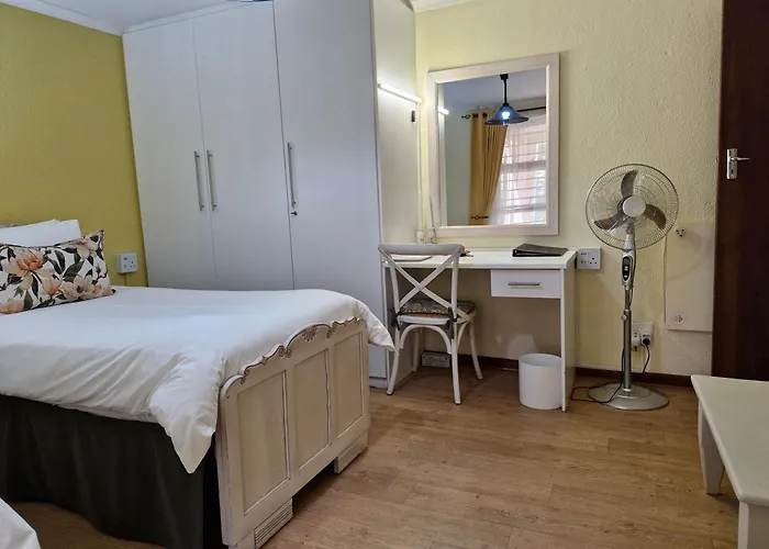 Old Oak Guest House Bellville