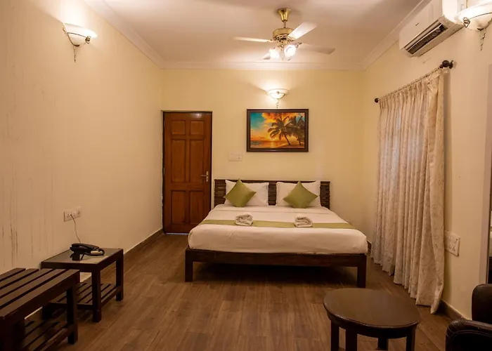 Stone Wood Riverfront Resort, Siolim