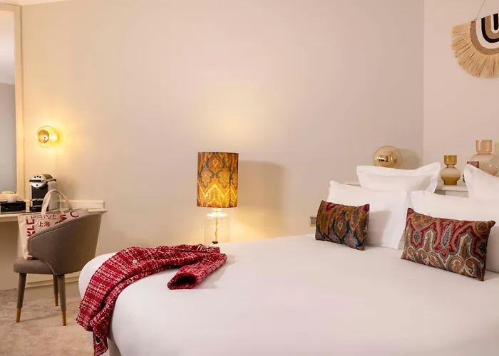 Hotel De Banville París