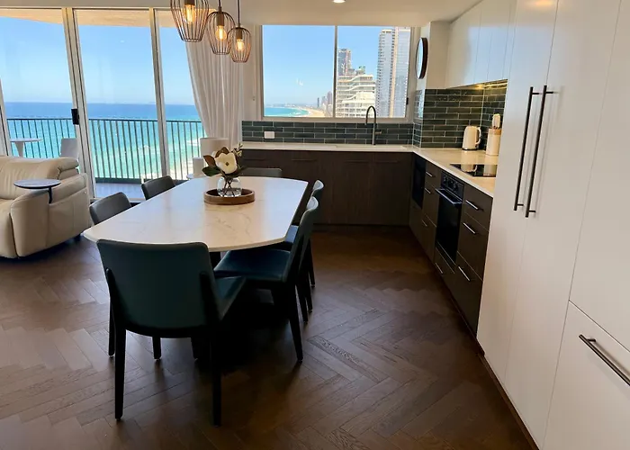 Golden Sands On The Beach - Absolute Beachfront Apartments Main Beach